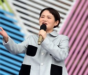 Kim Shin-young abruptly removed as 'National Singing Contest' host