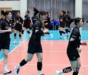 런닝으로 몸 푸는 여자배구 국가대표팀