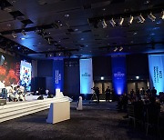 진조크루, 'KCCI 글로벌 경제교류의 밤' 초청 공연···에너지 넘치는 퍼포먼스