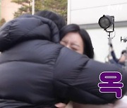 "싱숭생숭하다" 김수현, '눈물의 여왕' 마지막 촬영 후 김지원과 포옹→눈물
