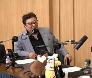 남진 "나훈아 은퇴 아쉬워…라이벌 구도, 장사 잘 되게 하려고" (컬투쇼)[종합]