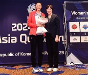 여자배구 아시아쿼터 1순위로 페퍼저축은행에 지명된 장위와 장소연 감독