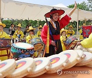 꼬마악단들의 취타대 연주