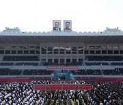 북한, 5·1 노동절 맞아 중앙보고회 개최…"승리를 위해 더욱 억세게 싸워야"