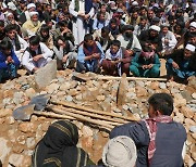 [포토] 아프간서 열린 모스크 피격 희생자 장례식
