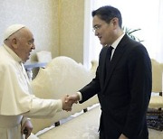 이재용, 바티칸서 교황 만났다…'삼성 전광판' 답례 차원인 듯