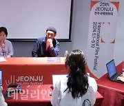 '제25회 전주국제영화제' '새벽의 모든' '미야케 쇼' 감독 라운드 인터뷰