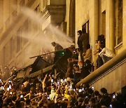 조지아, 언론·시민단체 통제법 반대시위 가열…정부와 정면 충돌