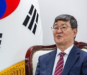 통일교육원장에 탈북 외교관 출신 고영환 통일부 장관 특보