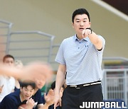 [JB포토] 선수들에게 지시하는 건국대 문혁주 코치