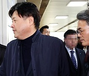 ‘유동규 감시 의혹’ 변호사 “김용 보냈지만 회유 목적 아냐”