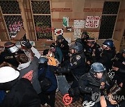 '반전 시위' 확산에 결국…UCLA에도 공권력 투입