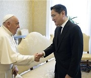 이재용, 교황 만났다…바티칸 '삼성 전광판' 답례 차원인 듯