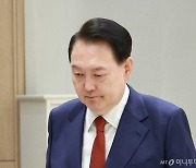 "윤석열 대통령 지지율 27%로 유지...영수회담 효과 없었다"-NBS