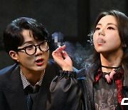 안소희, '담배 연기 뿜어내는 앨리스' [사진]