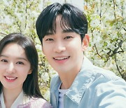 김수현♥김지원 ‘눈물의 여왕’, 호상 엔딩 B컷 ‘화기애애’