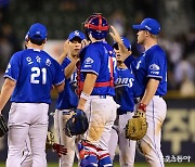 삼성, 두산 4-2로 잡으며 위닝시리즈 [포토]