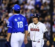 [ST포토] 양의지, '이게 잡혔네!'