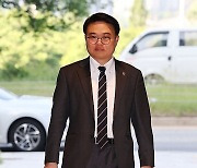 출근하는 임현택 의협 신임 회장