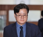 국회의장실 나오는 홍익표 원내대표