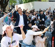 [픽! 청주] 활짝 열린 충북도청 광장…어린이날 행사 열려
