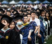 "매일 10시간 혹사에 청소·운전까지"…'대학원 노예' 중국도 파장
