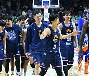 KCC, 4차전도 96-90 파죽지세 승리....역대 최초 5위 우승까지 단 1승 남았다