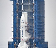 [속보] 중국, 달 뒷면 채취선 창어 6호 발사 성공…세계 최초 도전