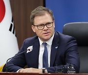 East German commissioner calls on S. Korea to seize unexpected opportunities for unification