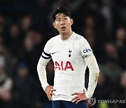 "주장이라면...일어나라 손흥민!" EPL 2번째 출전 20세 신예에 '꽁꽁' 묶여...토트넘, 첼시에도 무기력하게 져