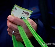 아르헨티나, 일주일 새 또 금리 10%p 낮춰 