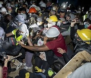 미국 대학시위 2천여명 체포…"경찰이 총 발사" 과잉대응 논란