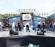 진바비, 제1회 슈퍼히어로콘서트에서 화려한 패션쇼 개최