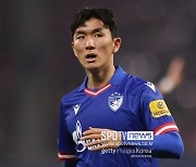 '9년 무관 탈출' 황인범, 우승 확정 도움 작성…EPL 관심 집중 → 챔피언 등극에 큰 지분