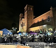 U.S.-LOS ANGELES-UCLA-PROTESTERS-ARREST