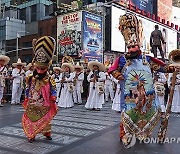 USA CONCERT TIMES SQUARE