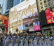 USA CONCERT TIMES SQUARE