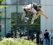 "어린이 모여라" 서커스부터 거대한 동화마을까지…'축제의 장'[서울in]