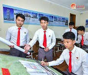 북한 평양건축대학 학생들…"조국의 미래 설계"