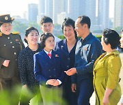 북한, 사회주의 미덕 부각…"화목하고 단합된 사회주의 대가정"