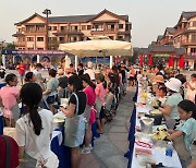 베트남 MZ, K푸드에 반하다..20m 김밥 만들기 행사