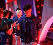 T1, MSI 브라켓 스테이지 진출