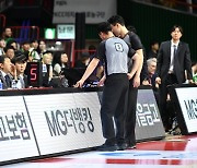 “아…” 윤호영 심판부장 향한 1만 1271명 부산 팬들의 탄식 그리고 야유…KBL 심판부에 대한 불신, 제대로 확인 [MK부산]