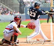 [MD포토] 강승호 '어린인날 시리즈, 두린이들 웃게만든 시원한 투런포'