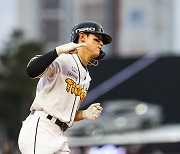 KIA 김도영, 시즌 11호 홈런 폭발…“KIA 한화에 10-2 대승”