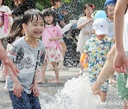 '예쁜 미소 만드는 시원한 물놀이'