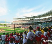 올해 KBO 매진이 일상이다…한화-KIA 시즌 5차전 2만500석 '완판' [광주 현장]