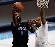 어빙 30득점…댈러스, 클리퍼스 꺾고 NBA 서부 PO 4강 진출