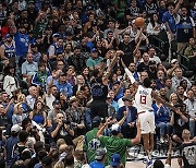 APTOPIX Clippers Mavericks Basketball