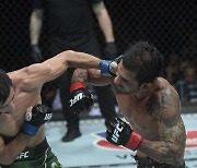 UFC 플라이급 챔피언 판토자, 도전자 얼섹에 고전끝 승리...2차 방어 성공